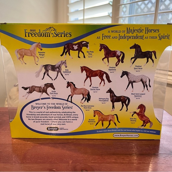 Breyer Chestnut Sport Horse 924 Freedom Series 1:12 Scale Model Horse - Picture 4 of 9